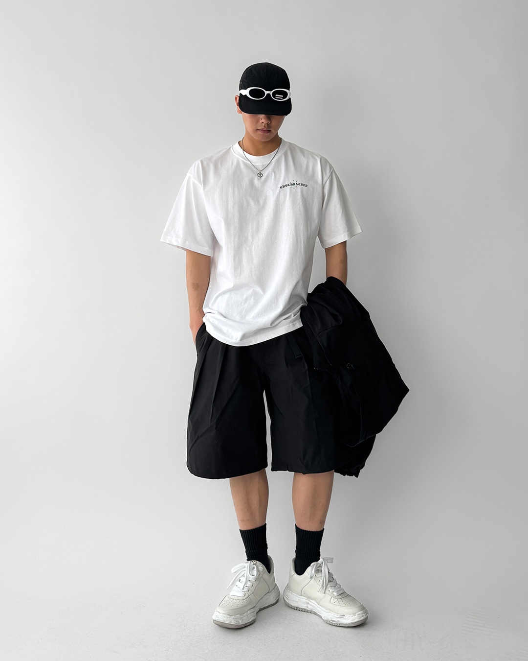 반팔 티셔츠 모델 착용 이미지-S1L14