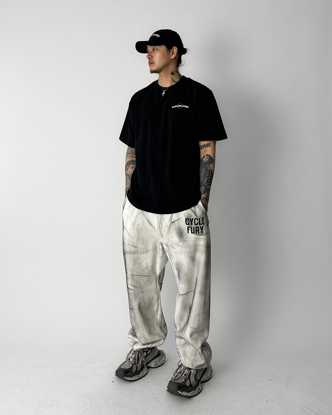 반팔 티셔츠 모델 착용 이미지-S1L28