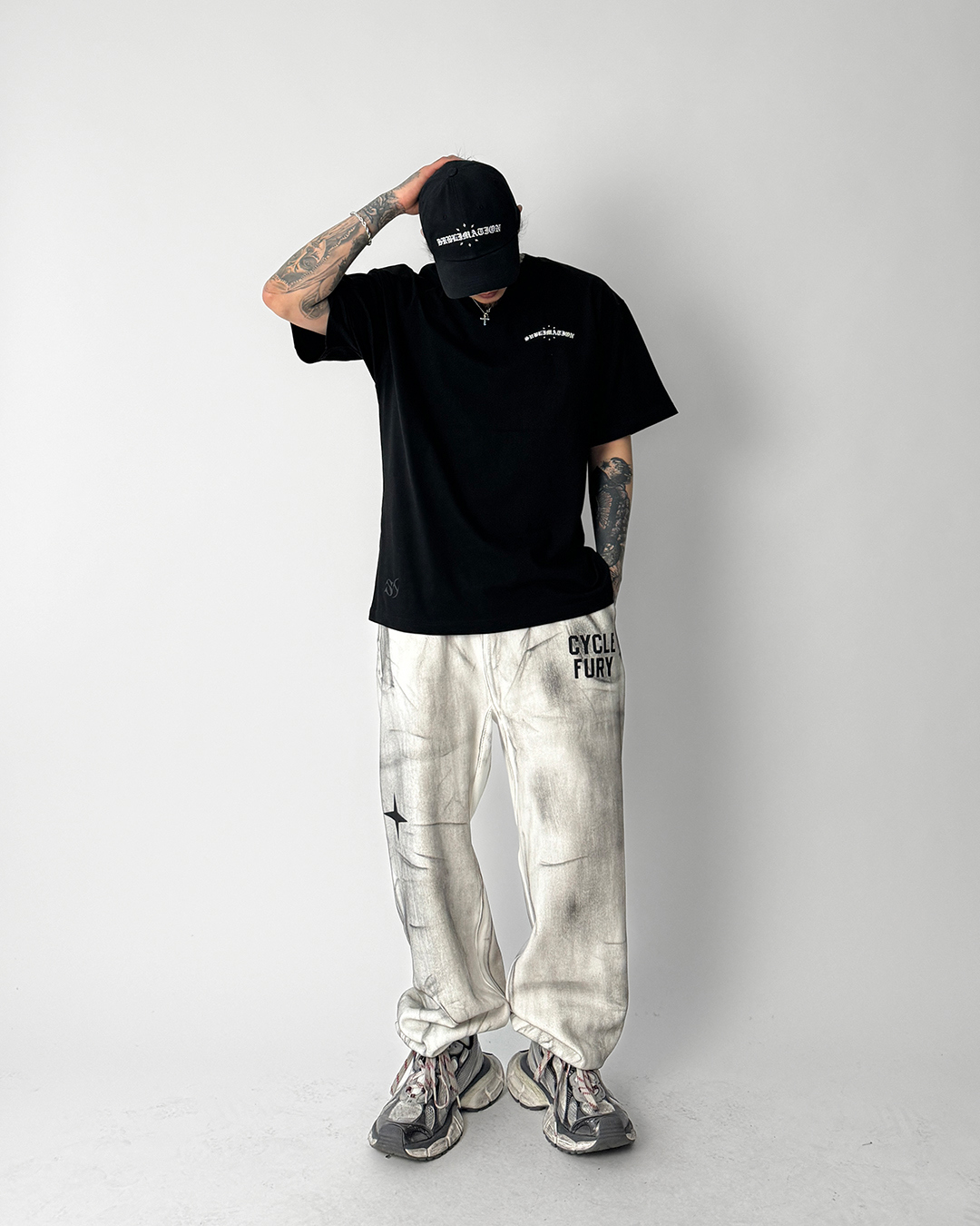 반팔 티셔츠 모델 착용 이미지-S1L31