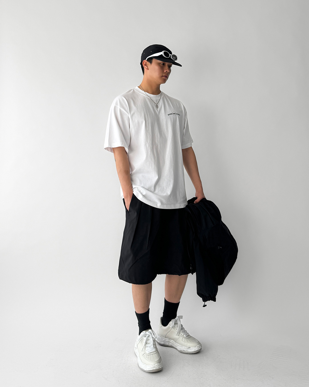 반팔 티셔츠 모델 착용 이미지-S1L13