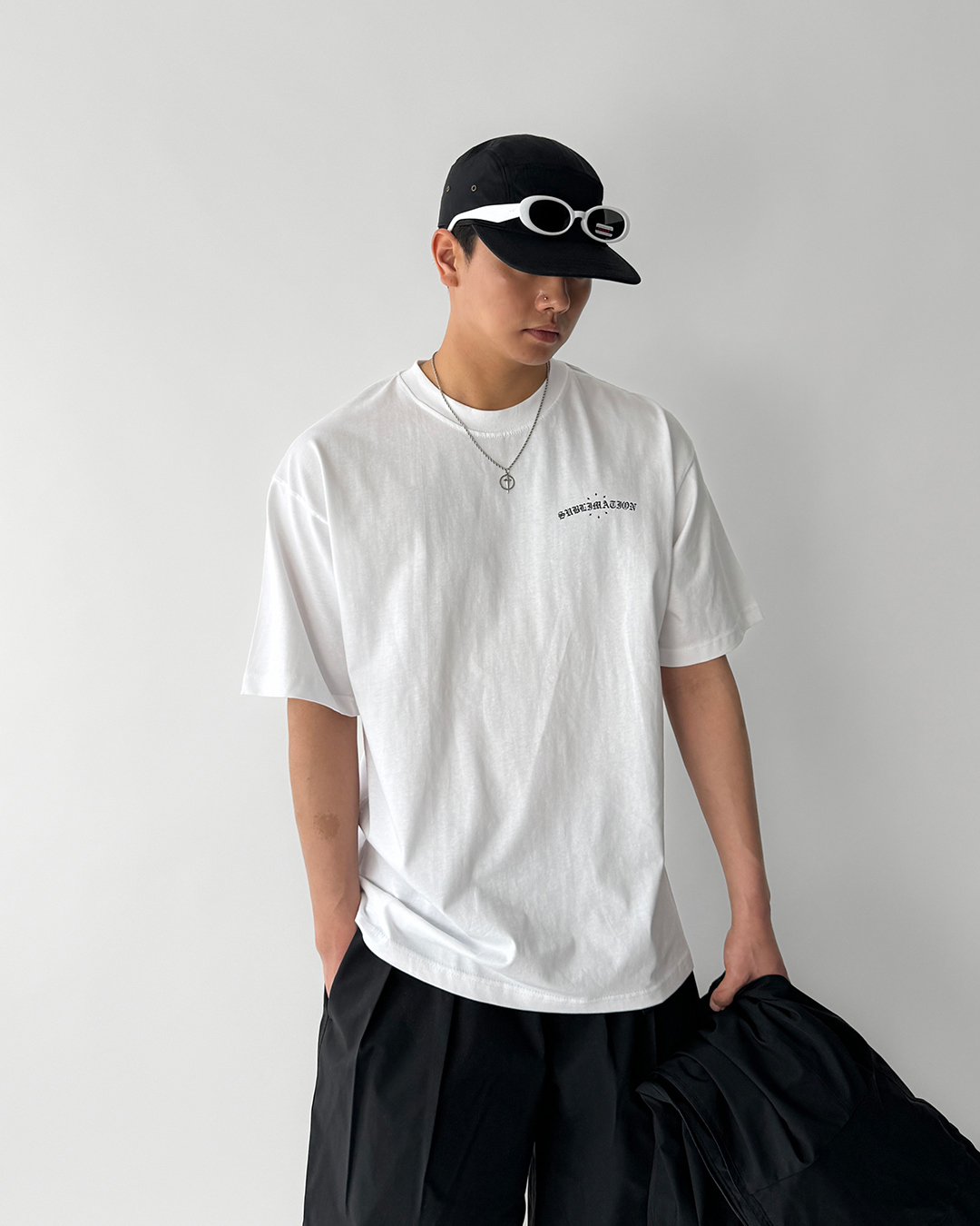 반팔 티셔츠 모델 착용 이미지-S1L11