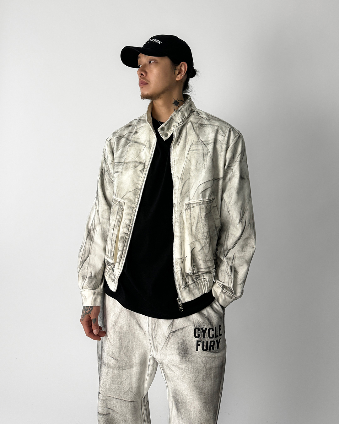 반팔 티셔츠 모델 착용 이미지-S1L32