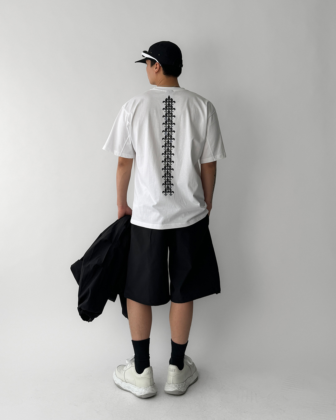 반팔 티셔츠 모델 착용 이미지-S1L16