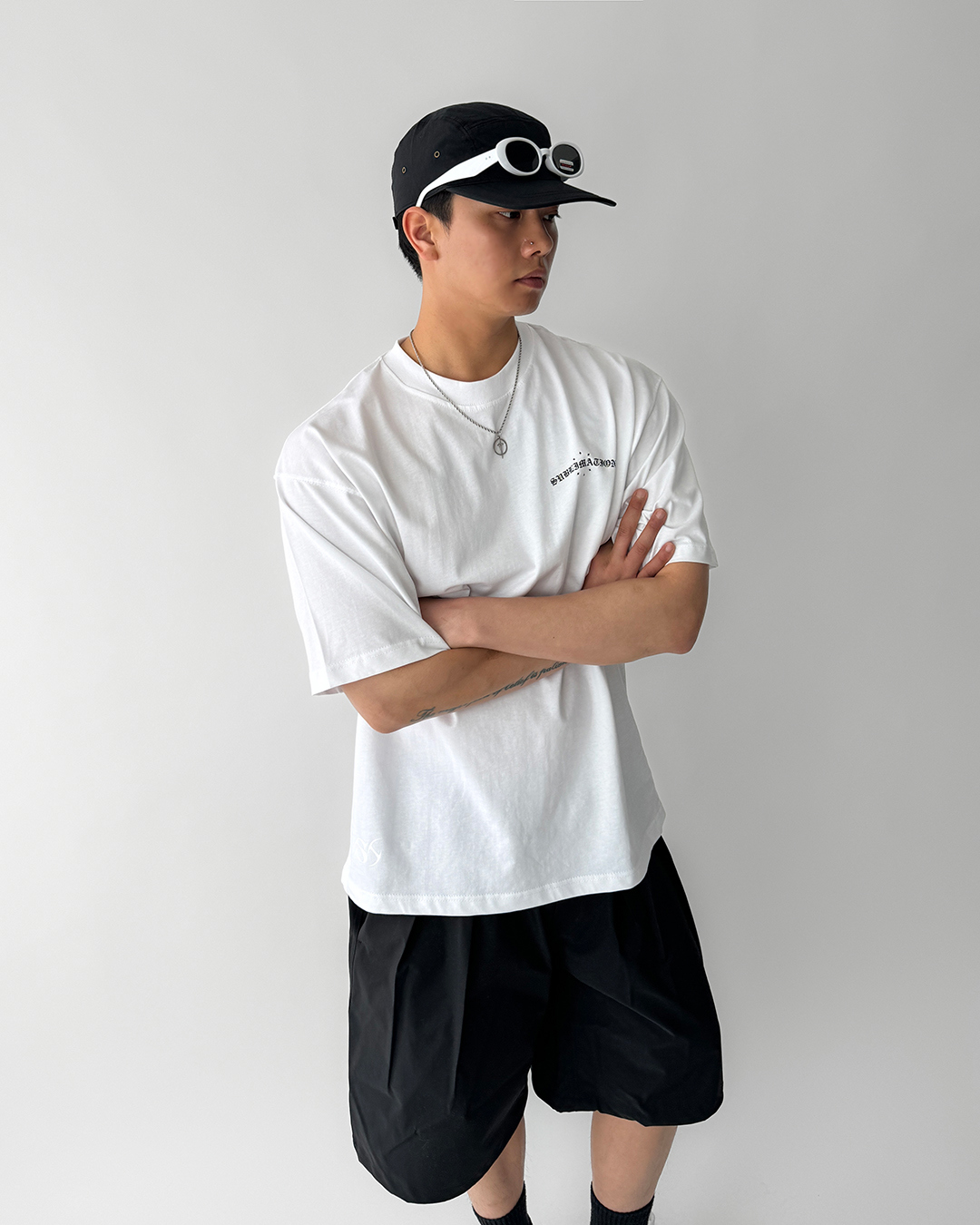 반팔 티셔츠 모델 착용 이미지-S1L10