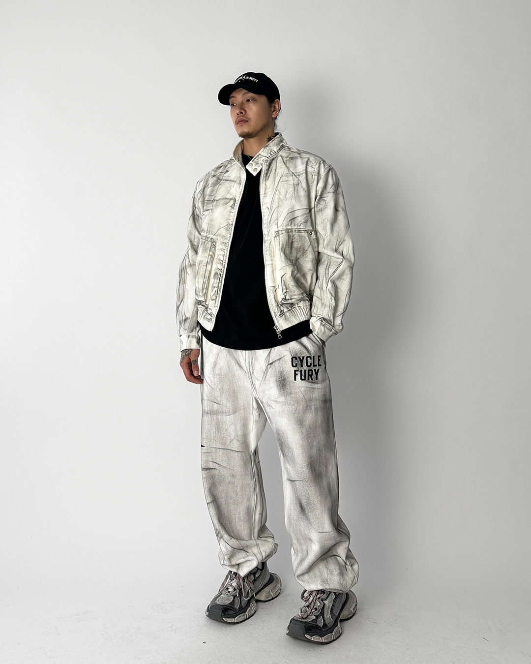 반팔 티셔츠 모델 착용 이미지-S1L33