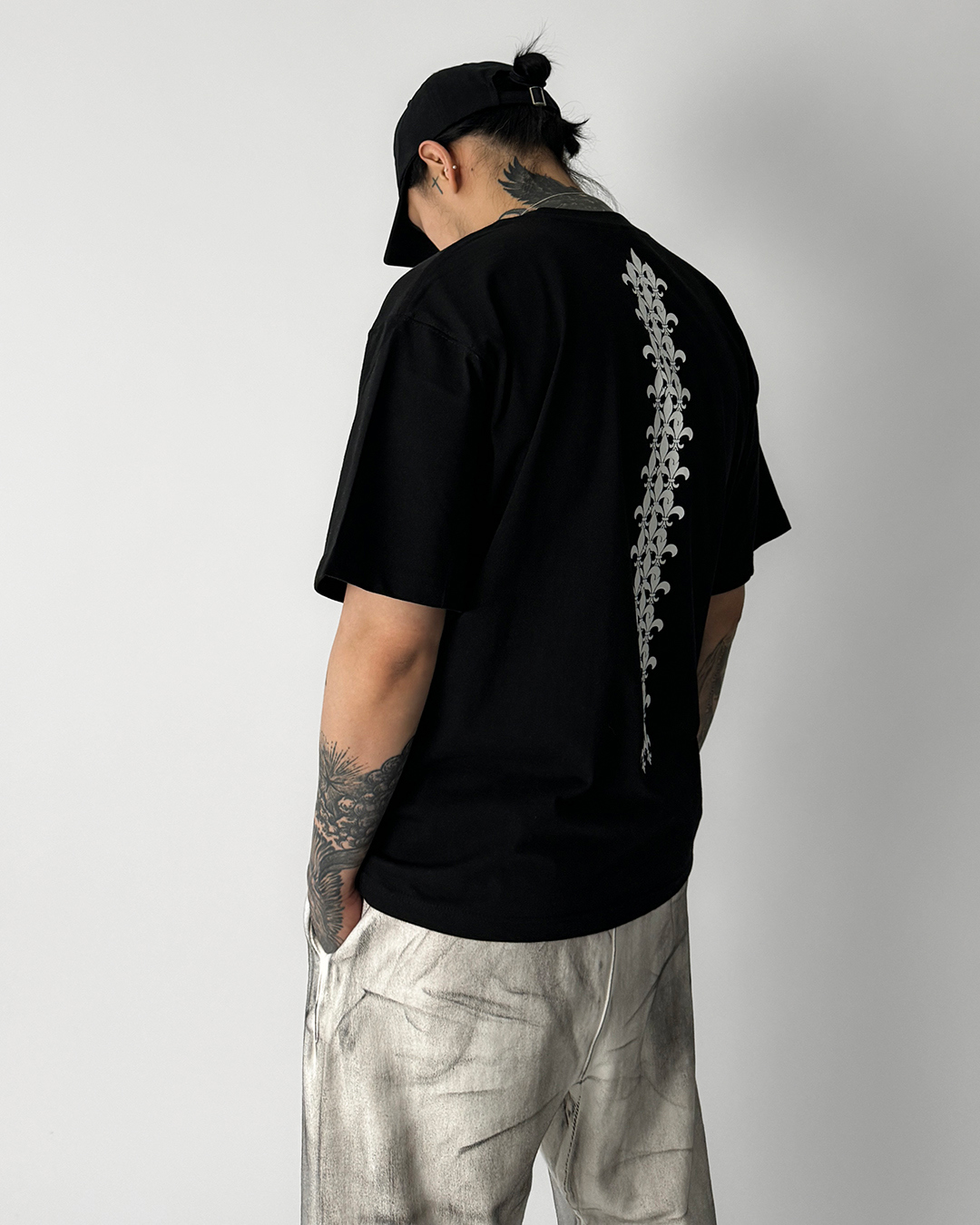 반팔 티셔츠 모델 착용 이미지-S1L27