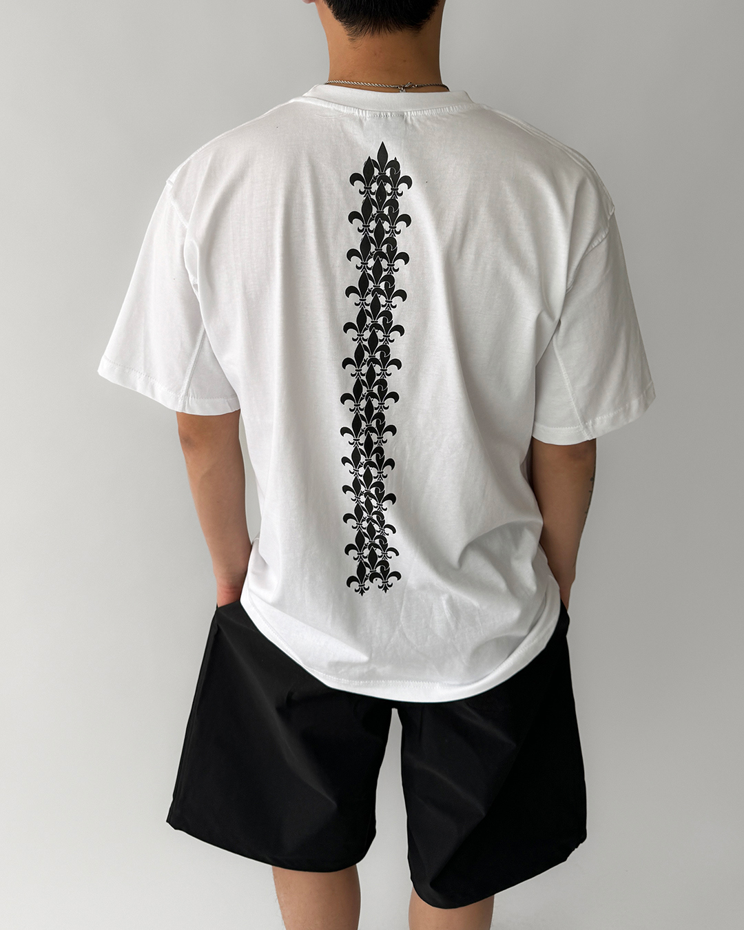 반팔 티셔츠 모델 착용 이미지-S1L12