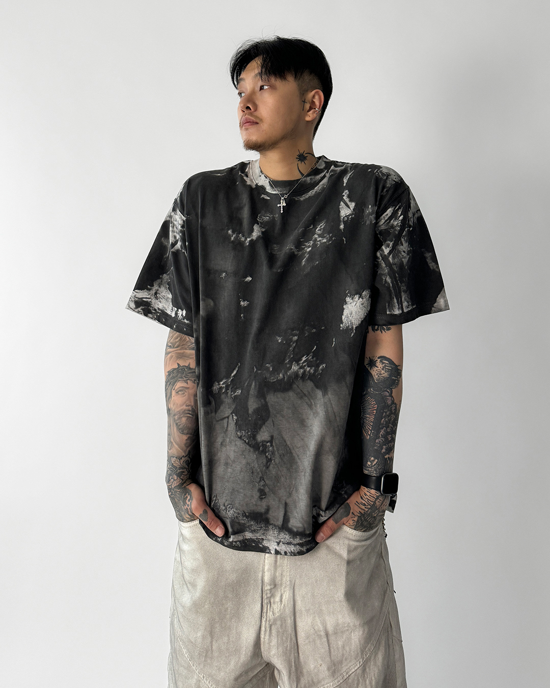 반팔 티셔츠 모델 착용 이미지-S1L8