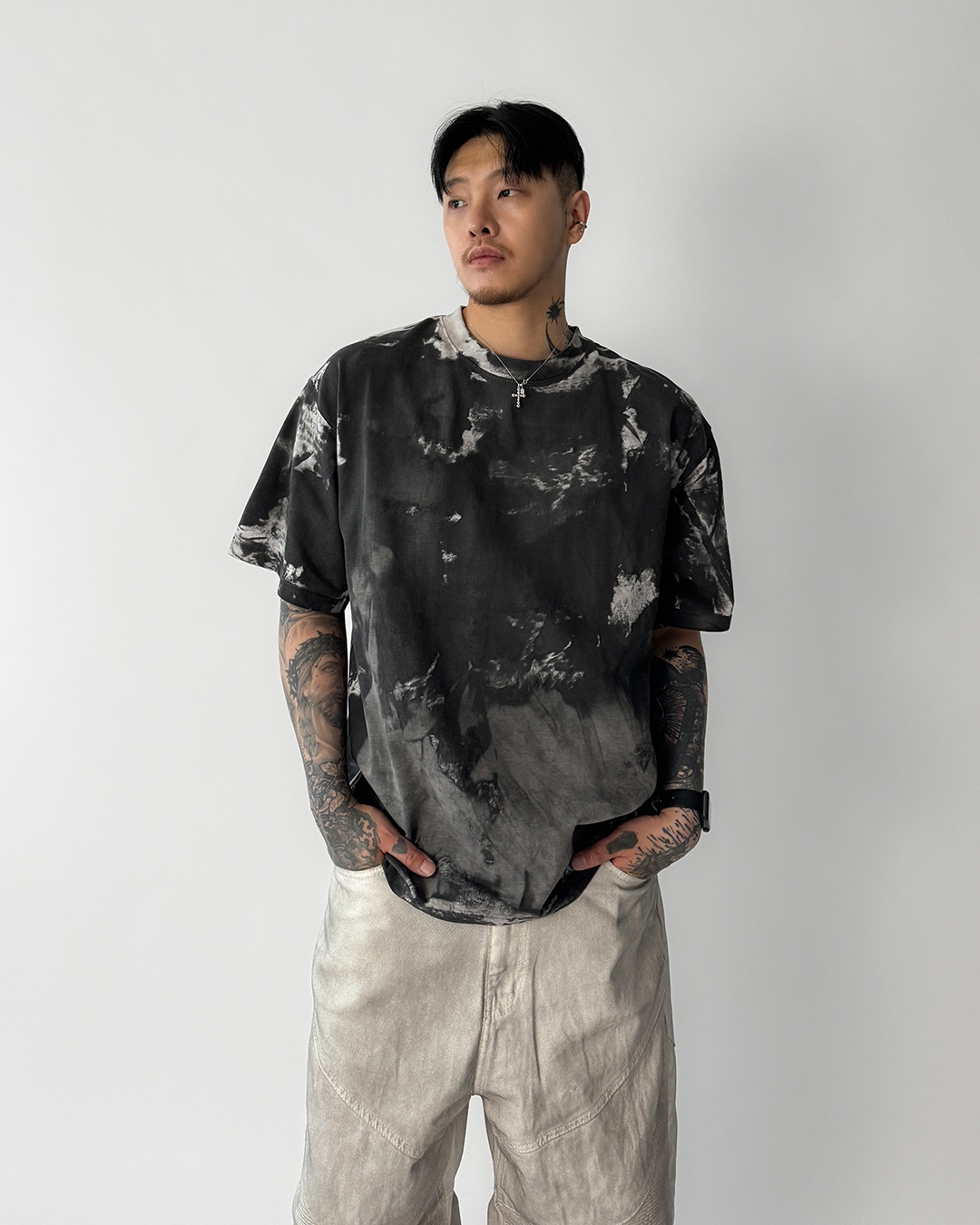 반팔 티셔츠 모델 착용 이미지-S1L9