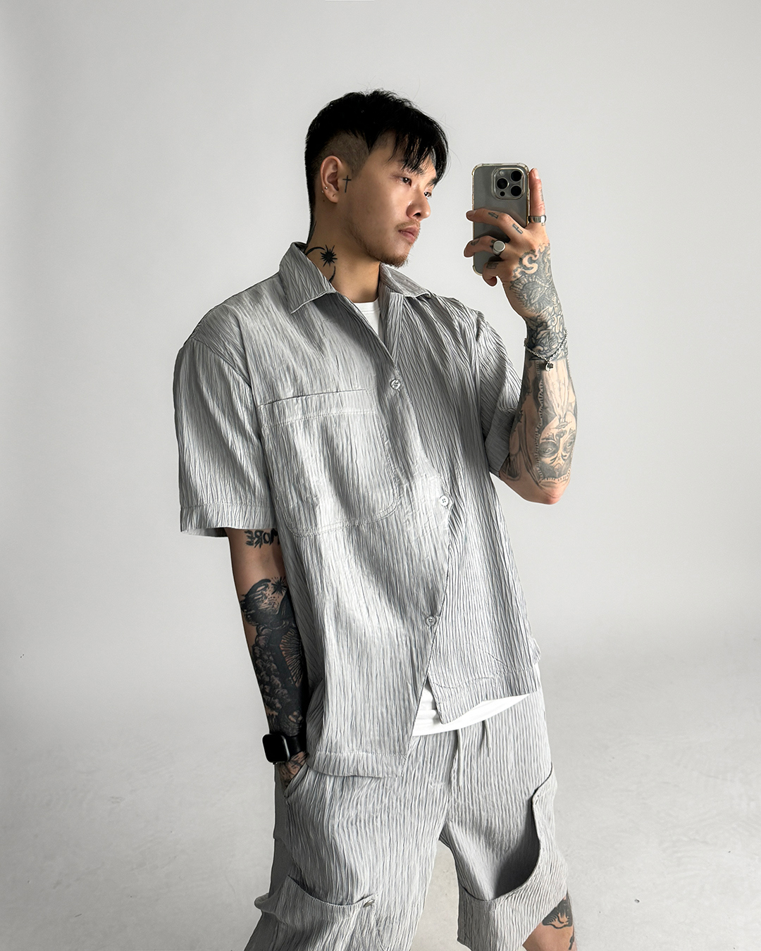 반팔 티셔츠 모델 착용 이미지-S1L10