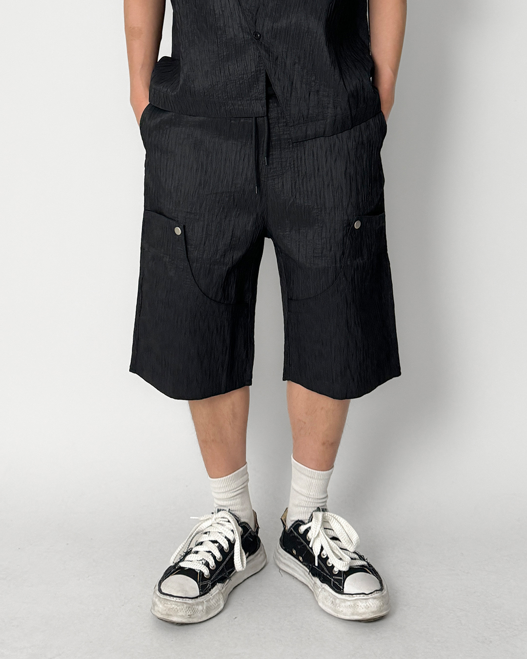 반바지 모델 착용 이미지-S1L10