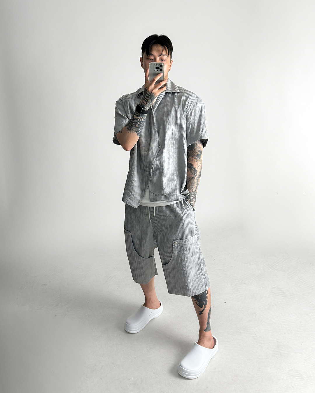 반팔 티셔츠 모델 착용 이미지-S1L11