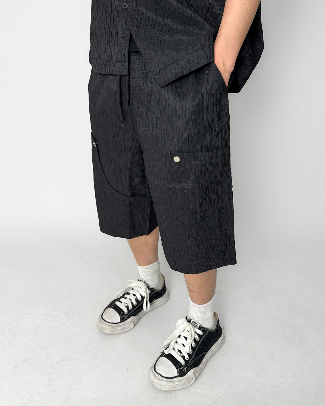 반바지 모델 착용 이미지-S1L13