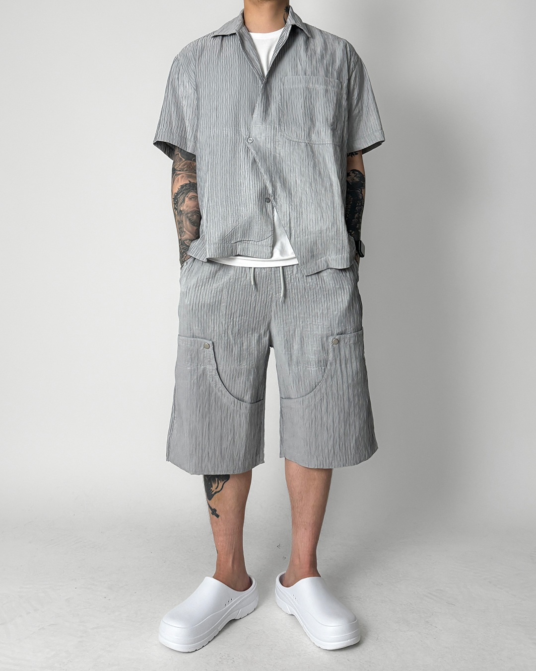 반팔 티셔츠 모델 착용 이미지-S1L13