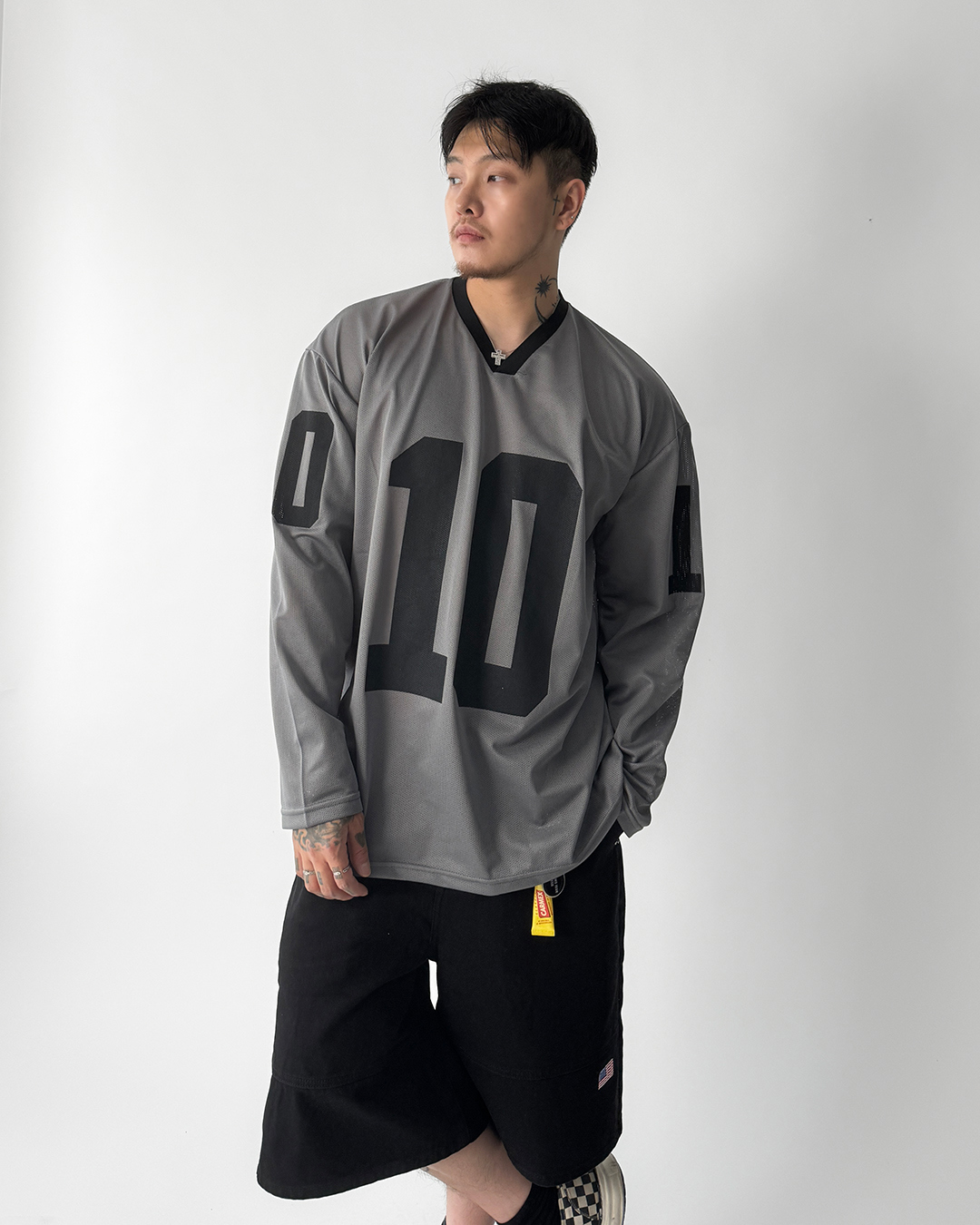 긴팔 티셔츠 모델 착용 이미지-S1L37