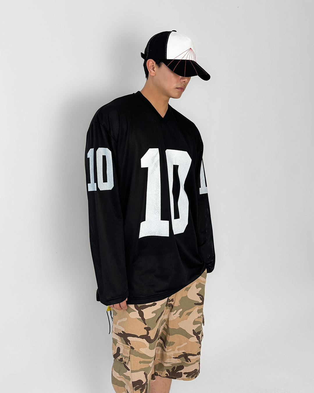 긴팔 티셔츠 모델 착용 이미지-S1L11