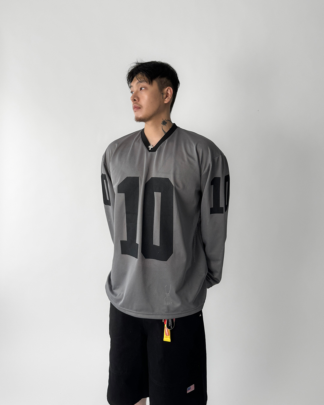 긴팔 티셔츠 모델 착용 이미지-S1L36