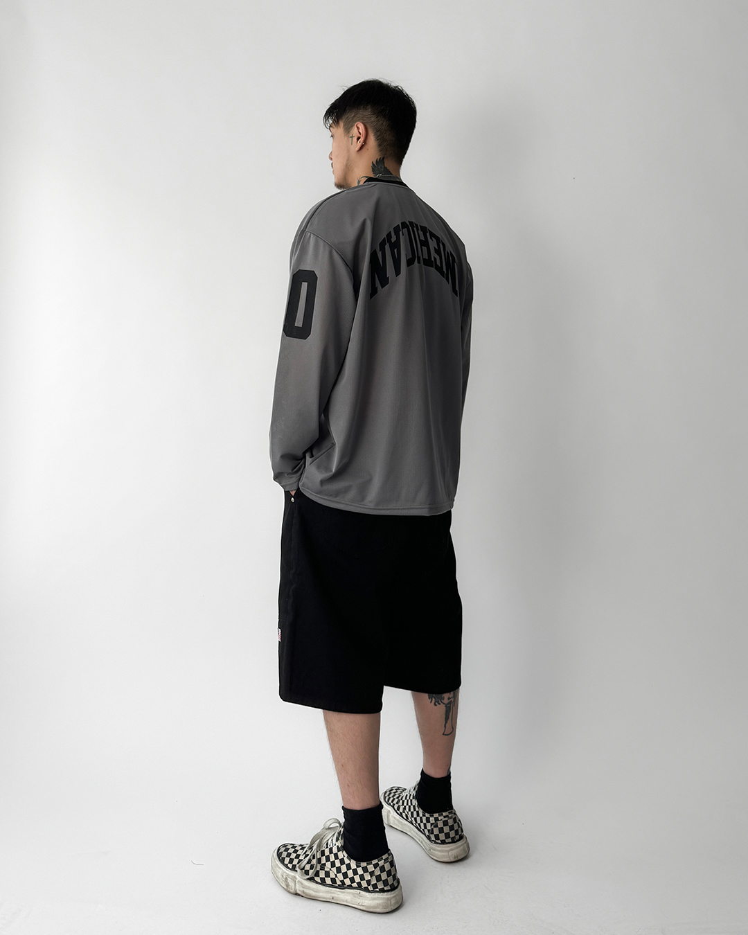 긴팔 티셔츠 모델 착용 이미지-S1L42