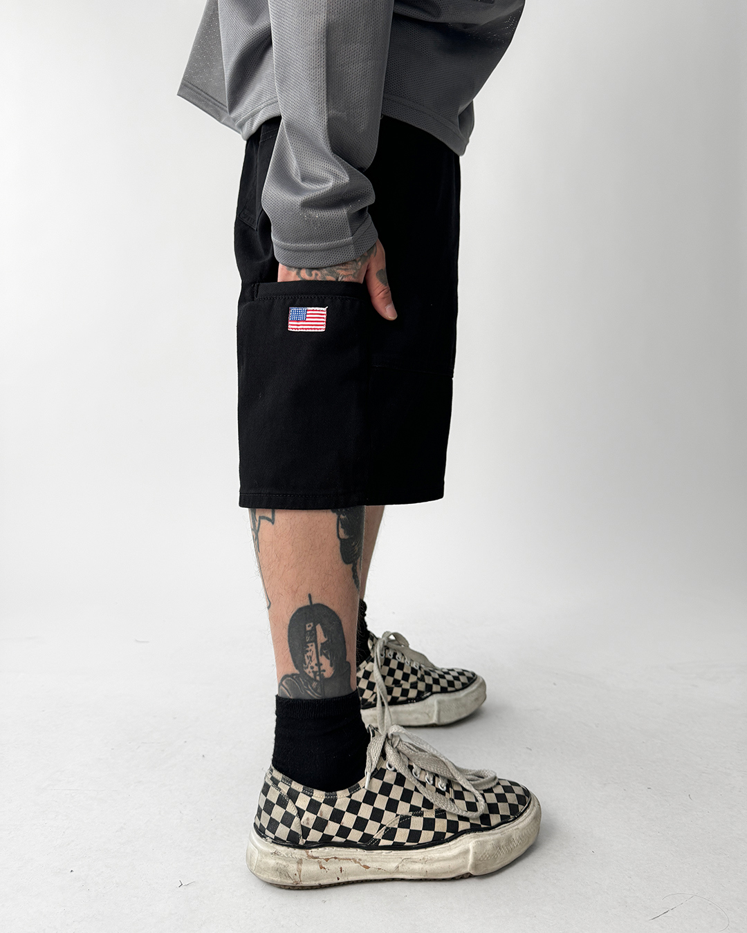 반바지 모델 착용 이미지-S1L13