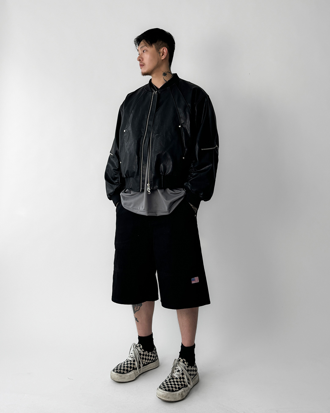 반바지 모델 착용 이미지-S1L25