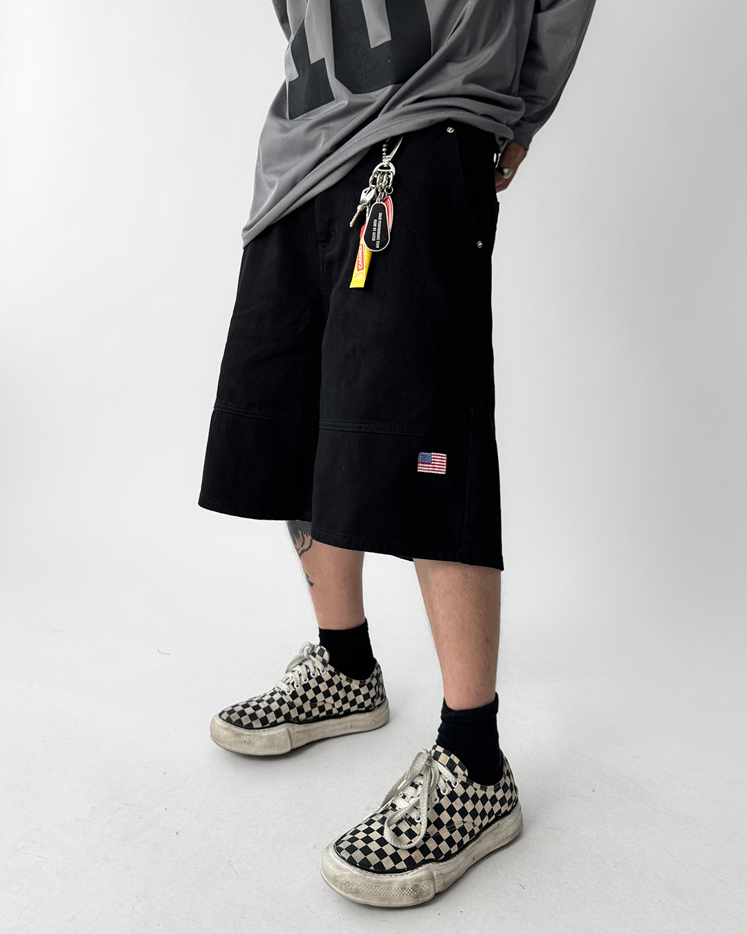 반바지 모델 착용 이미지-S1L11