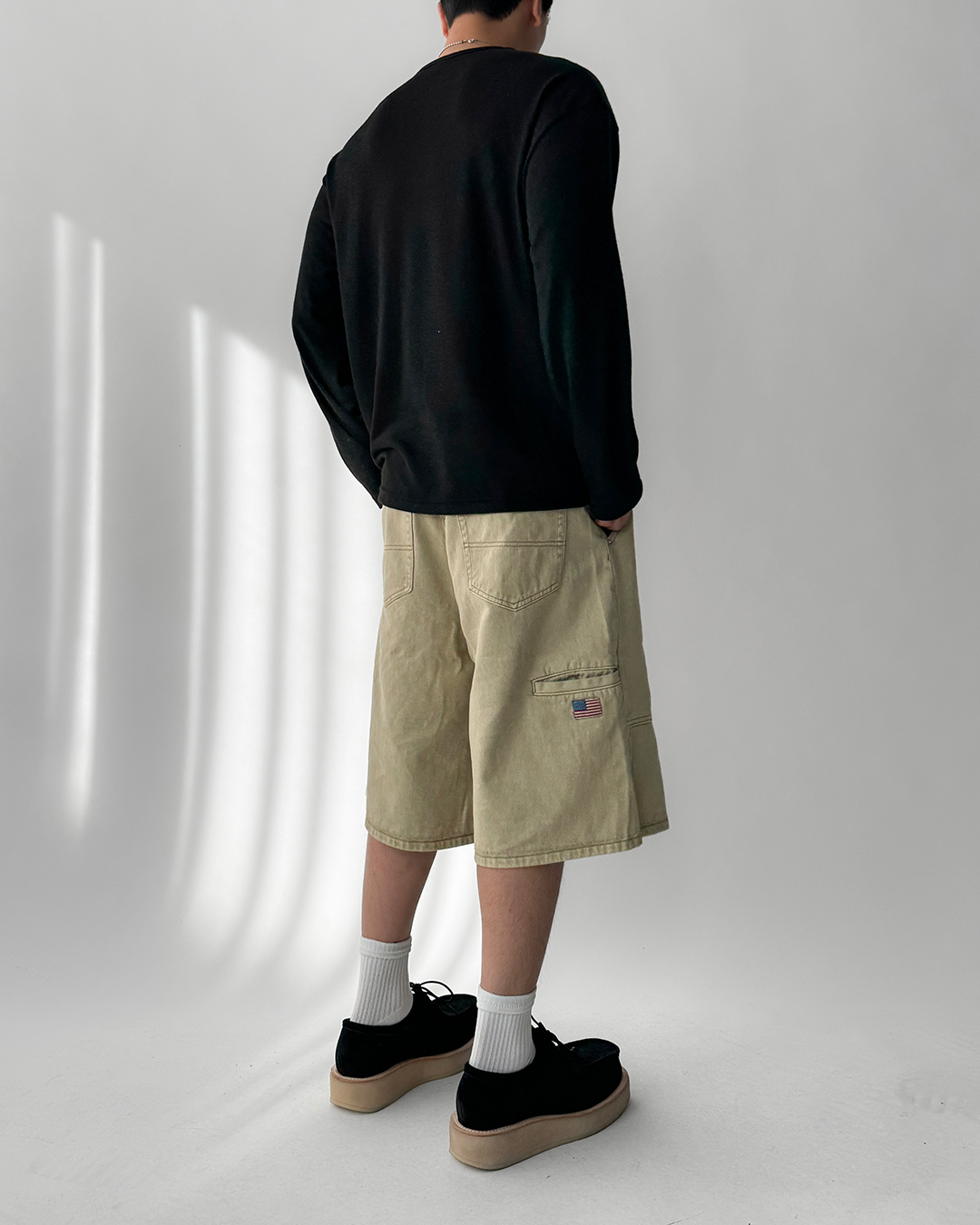 반바지 모델 착용 이미지-S1L37