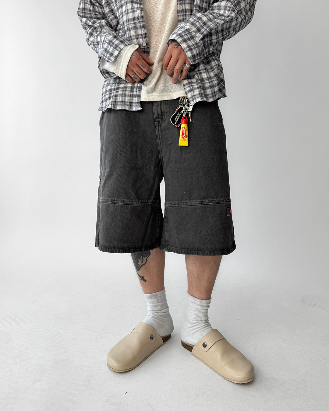 반바지 모델 착용 이미지-S1L45