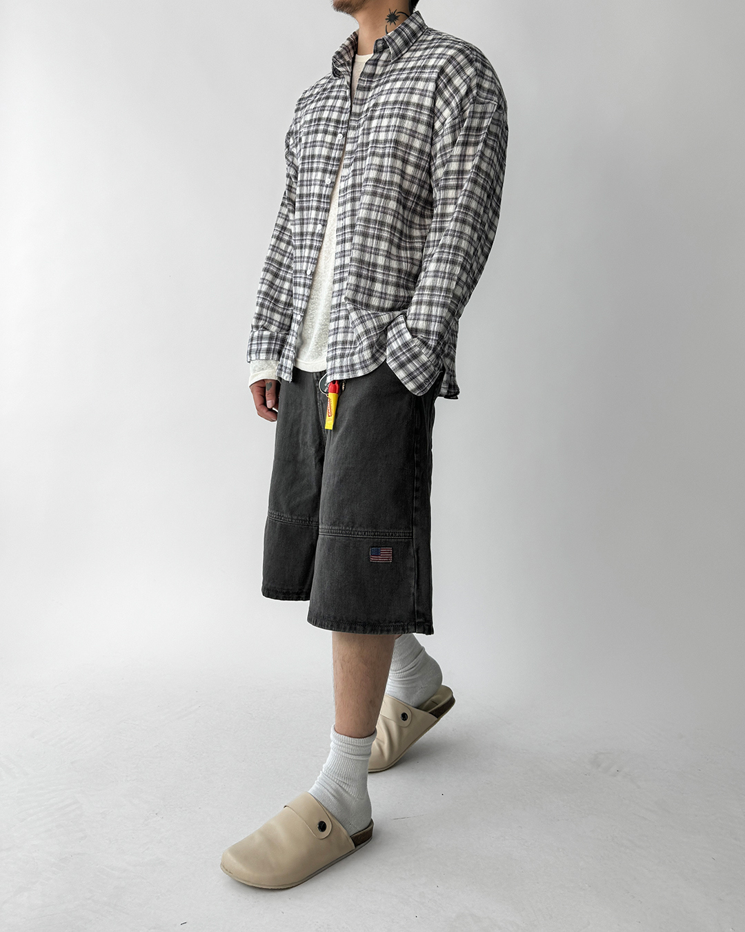 반바지 모델 착용 이미지-S1L50