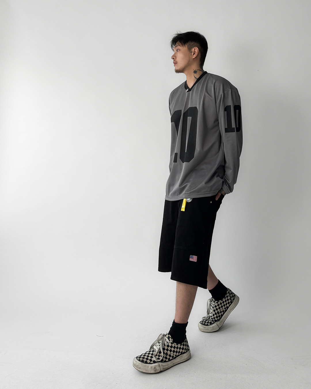 반바지 모델 착용 이미지-S1L14