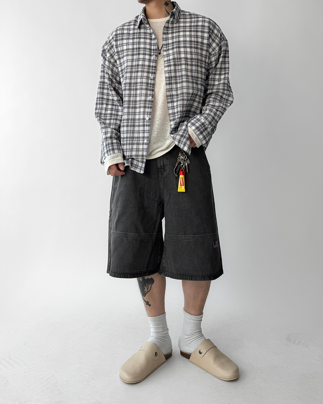 반바지 모델 착용 이미지-S1L55