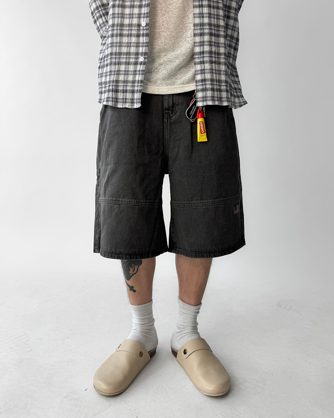 반바지 모델 착용 이미지-S1L44