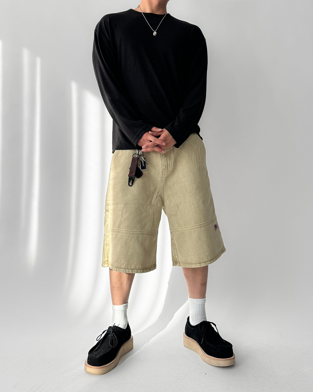 반바지 모델 착용 이미지-S1L41