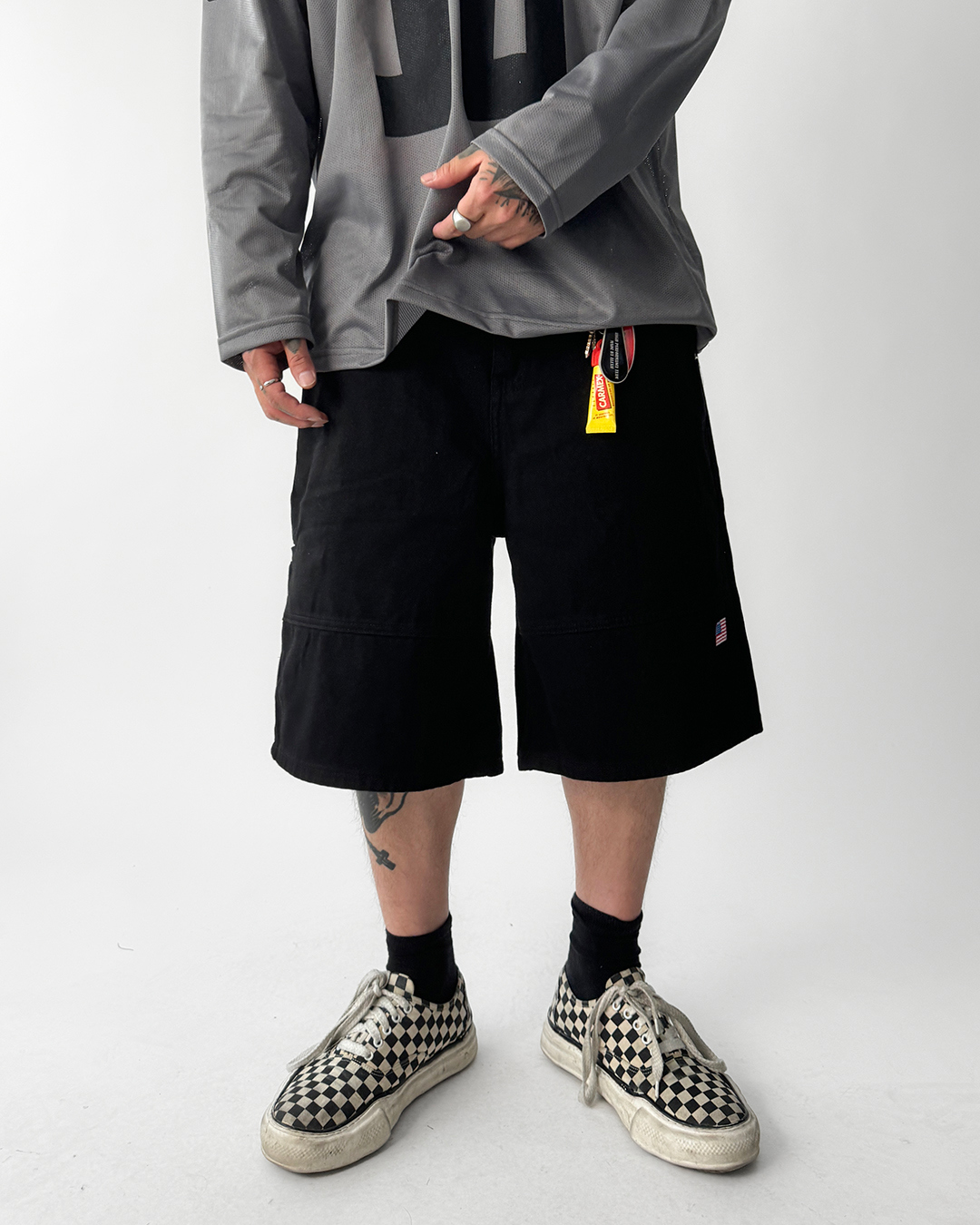 반바지 모델 착용 이미지-S1L9