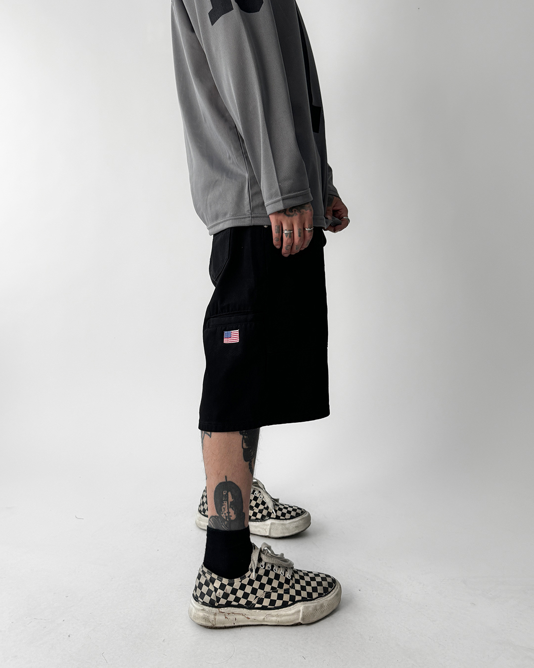 반바지 모델 착용 이미지-S1L10