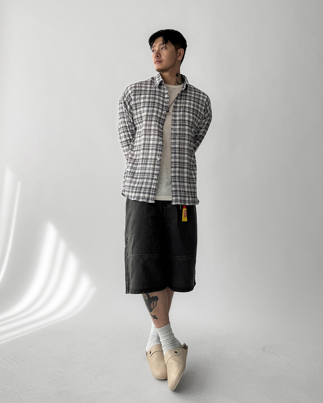 반바지 모델 착용 이미지-S1L49