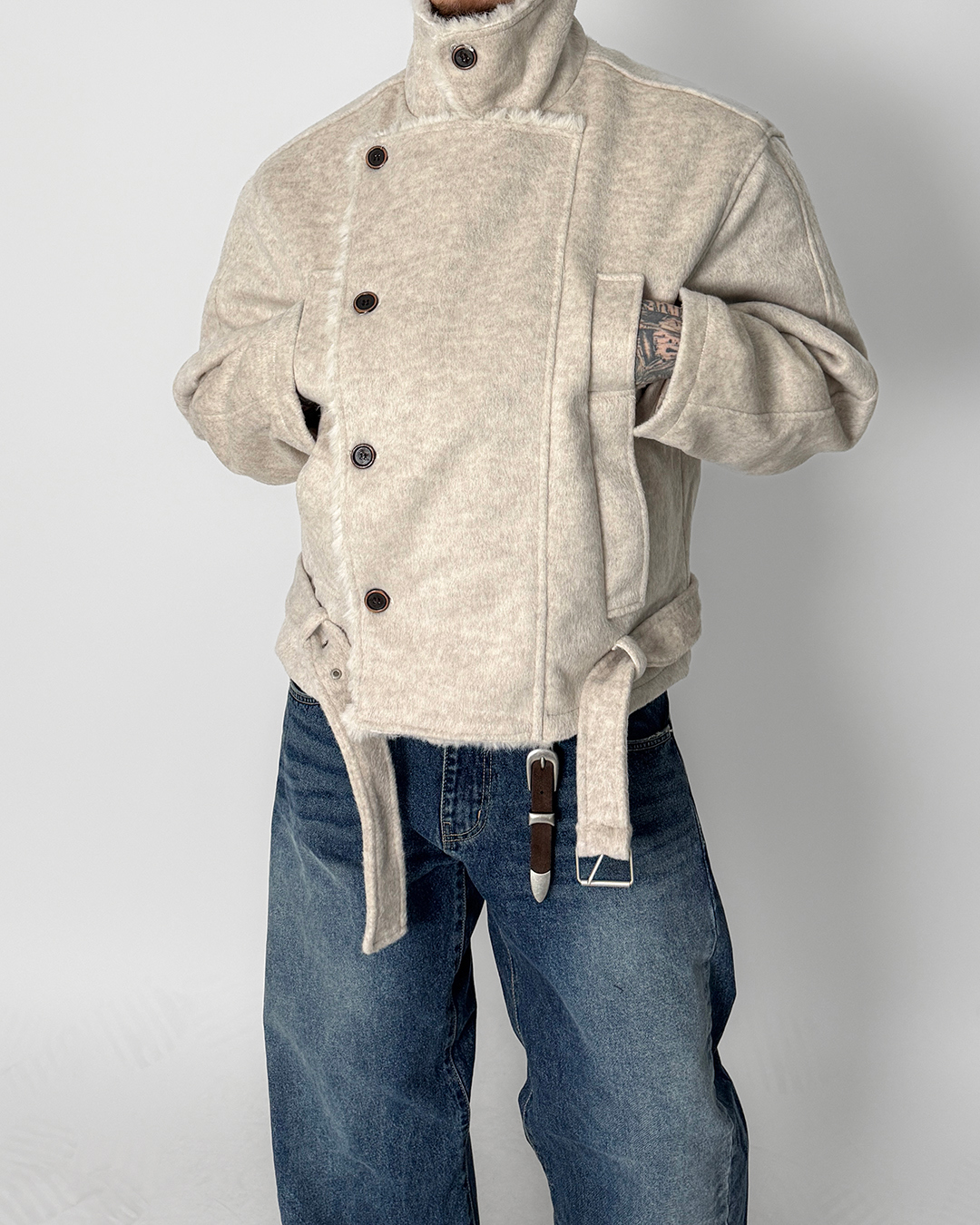 재킷 모델 착용 이미지-S1L7