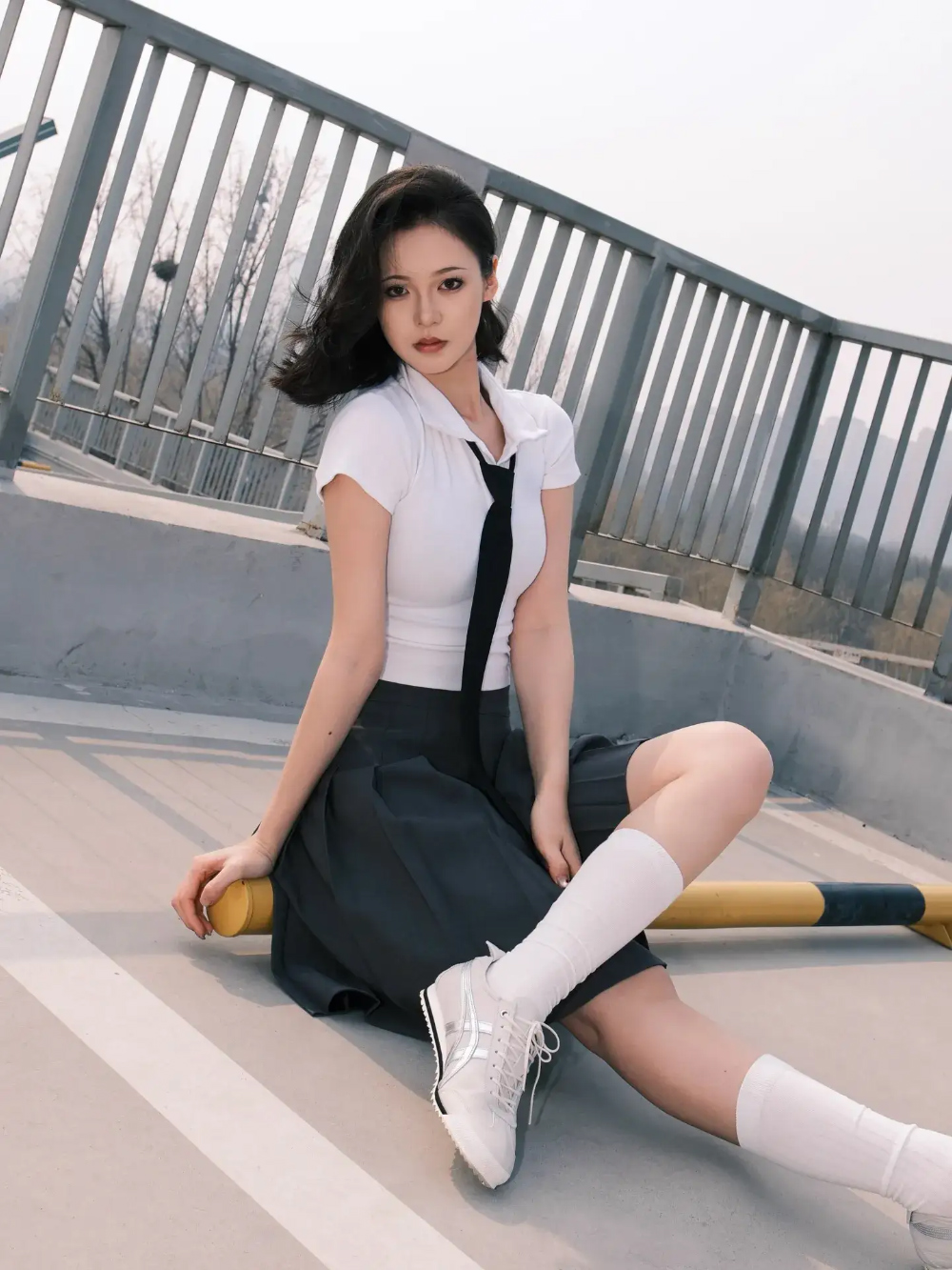 신발 모델 착용 이미지-S1L3