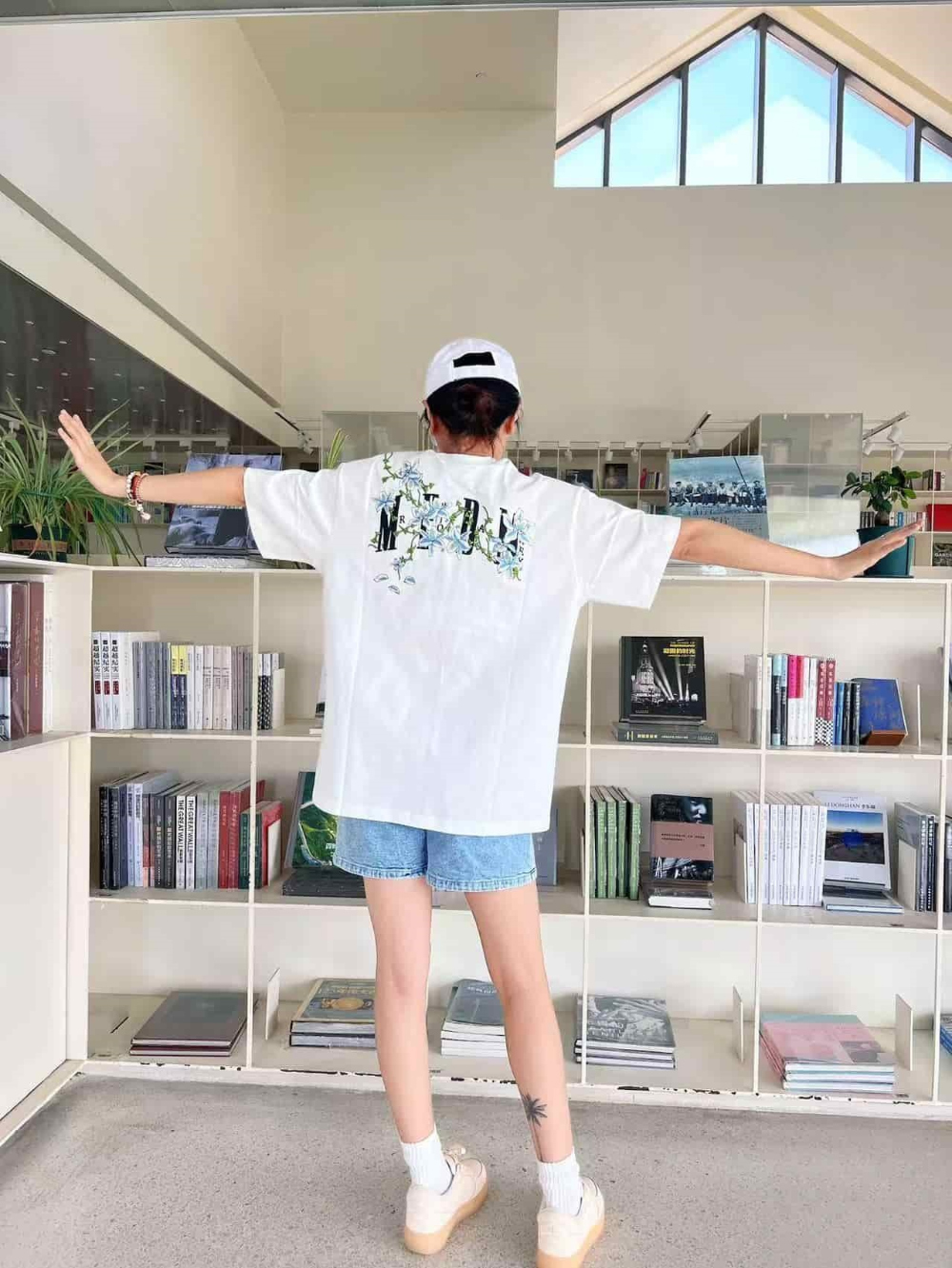 신발 모델 착용 이미지-S1L9