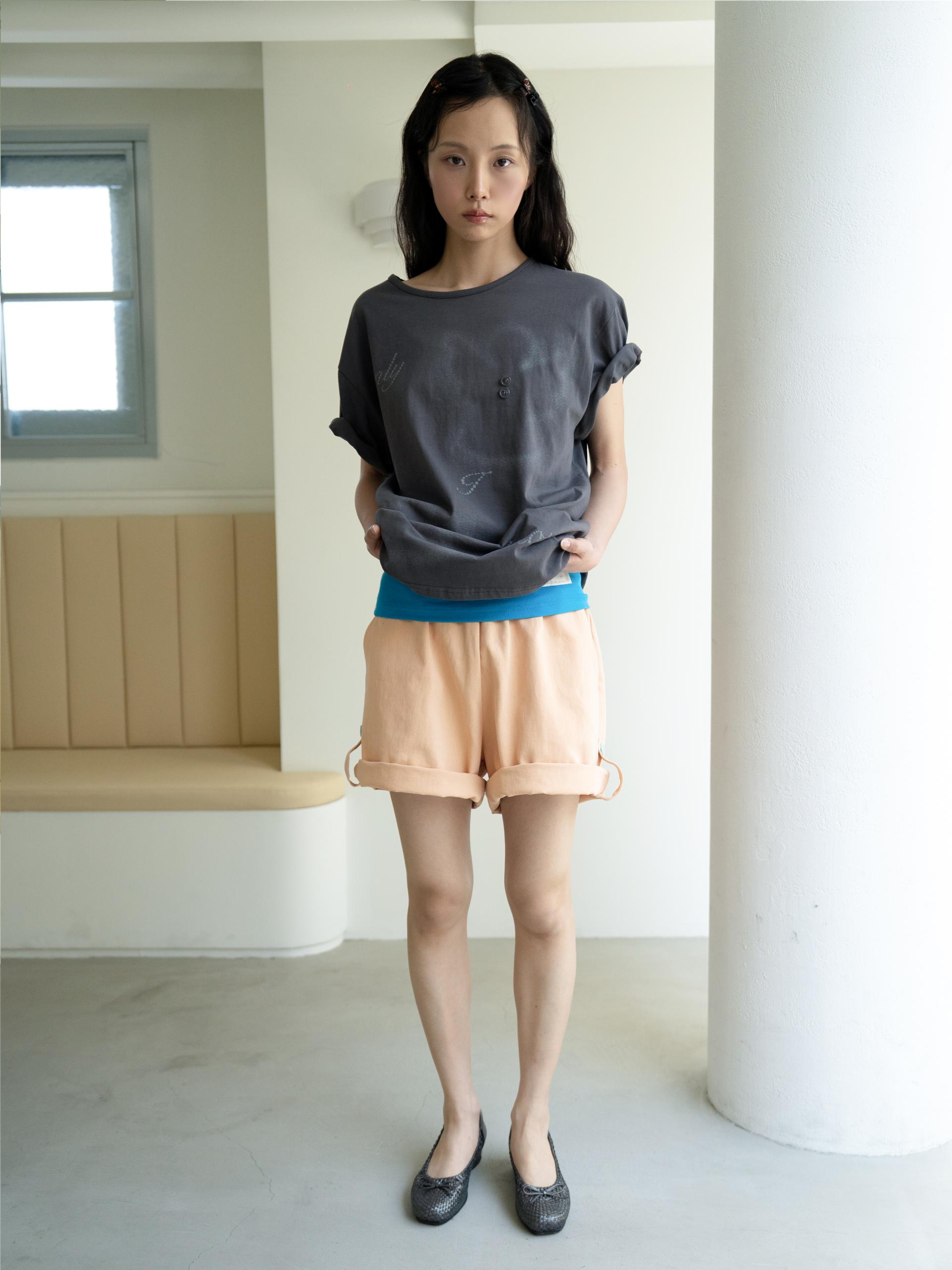 ANGEL BUTTON T (CHARCOAL)