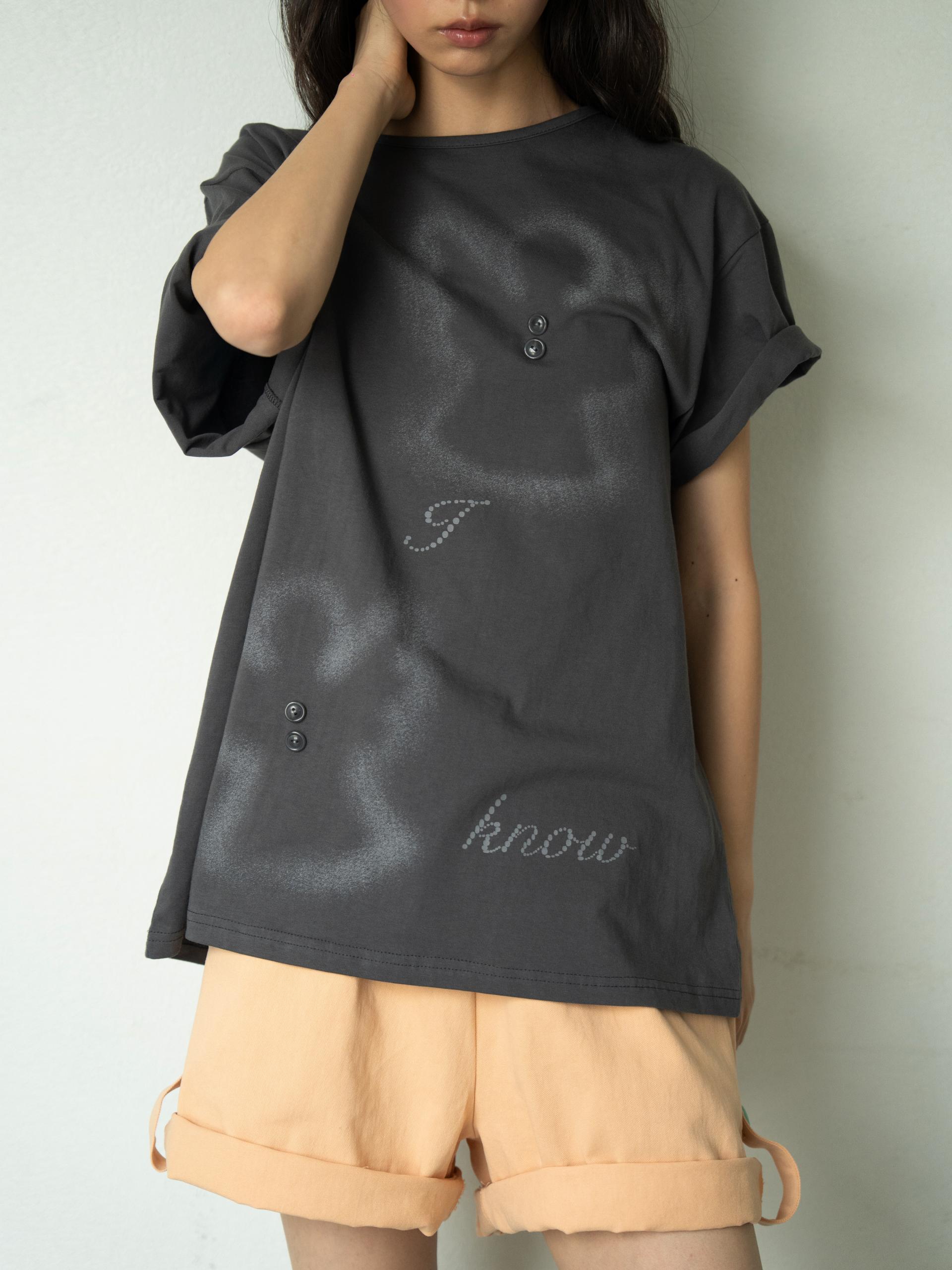 ANGEL BUTTON T (CHARCOAL)