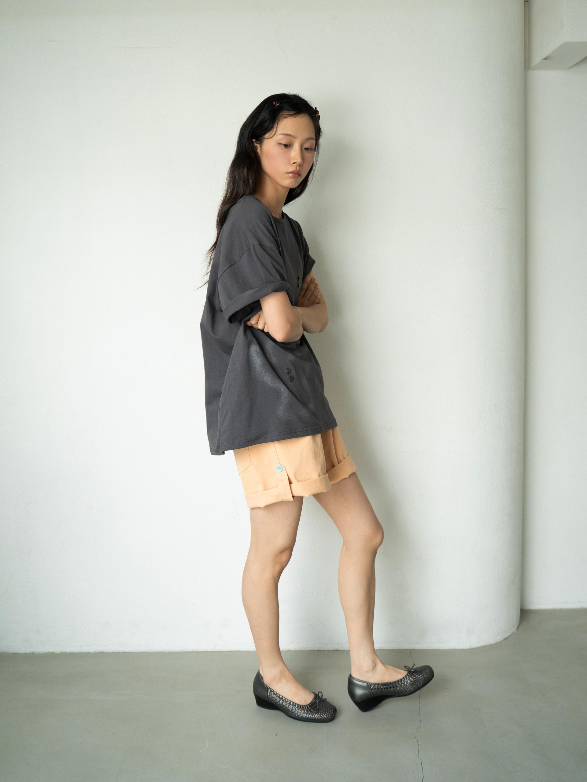 ANGEL BUTTON T (CHARCOAL)