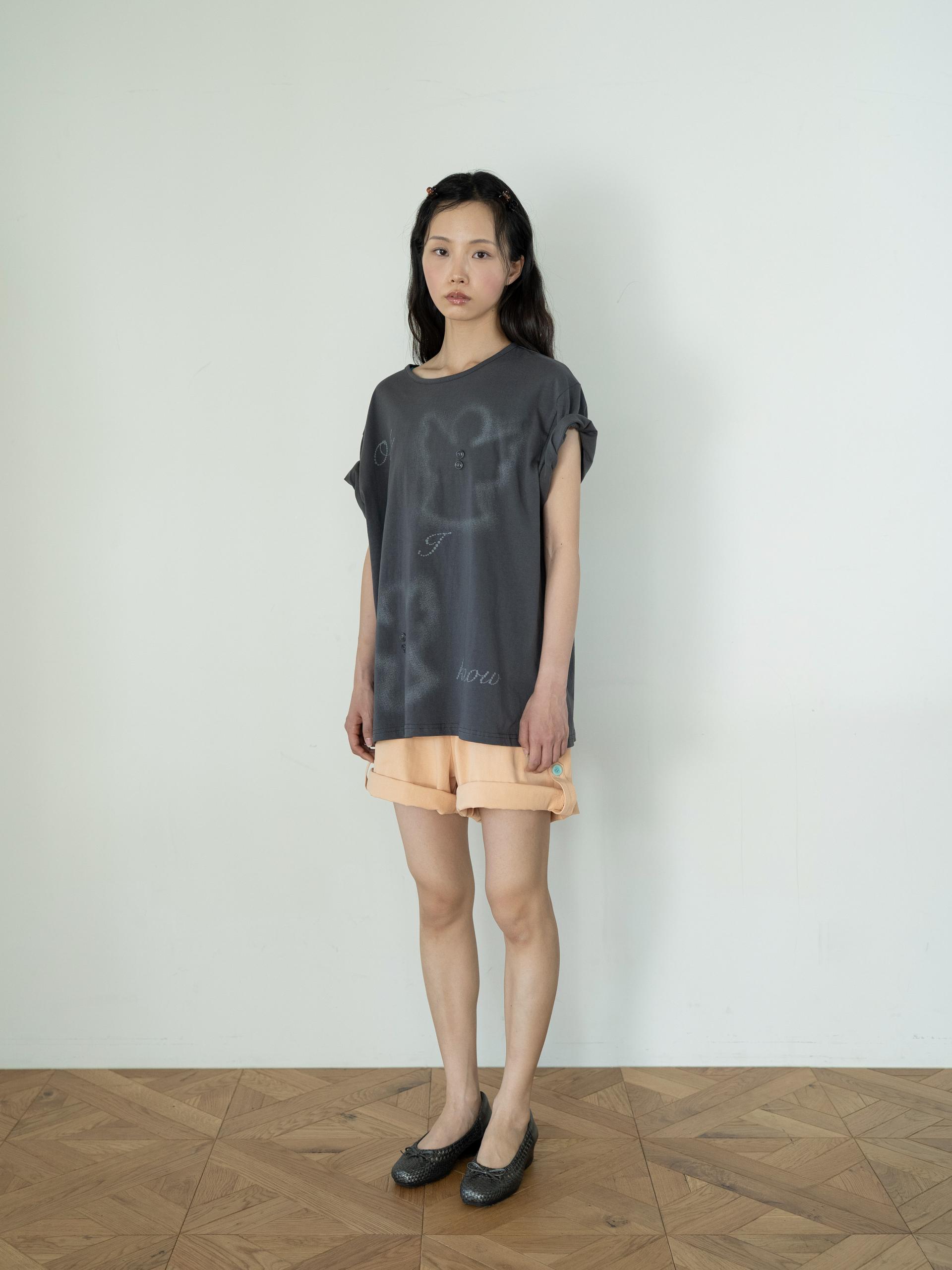 ANGEL BUTTON T (CHARCOAL)