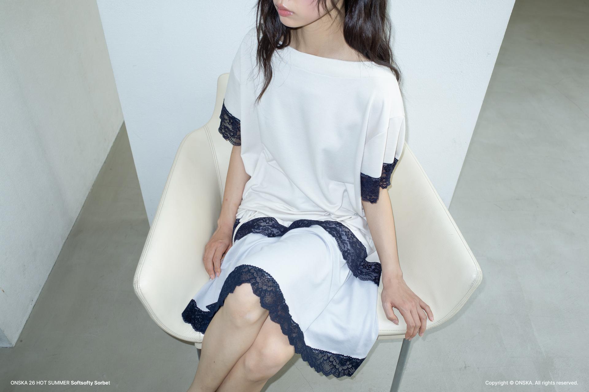 LACE LOOSE T (BEIGE)