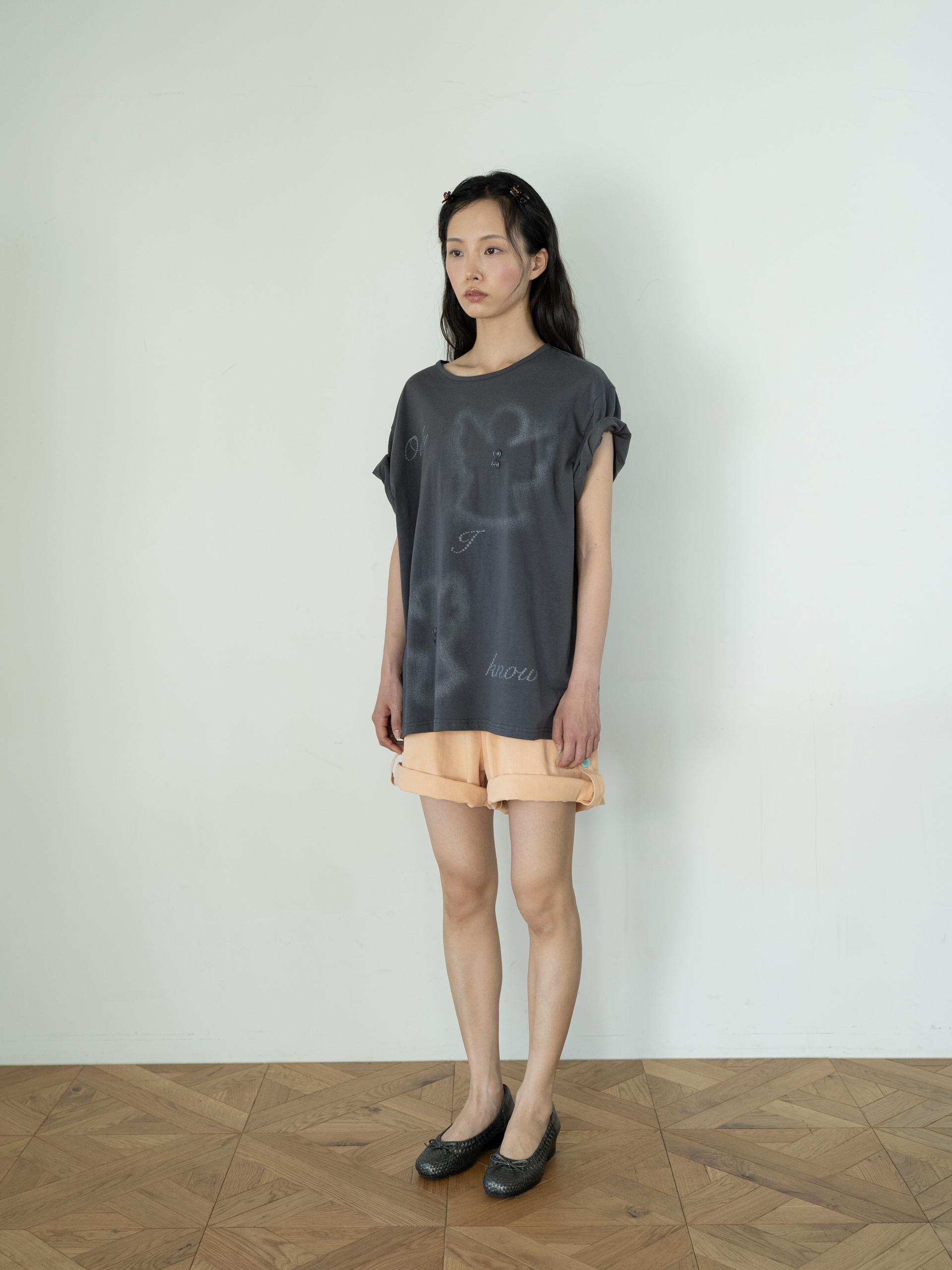ANGEL BUTTON T (CHARCOAL)