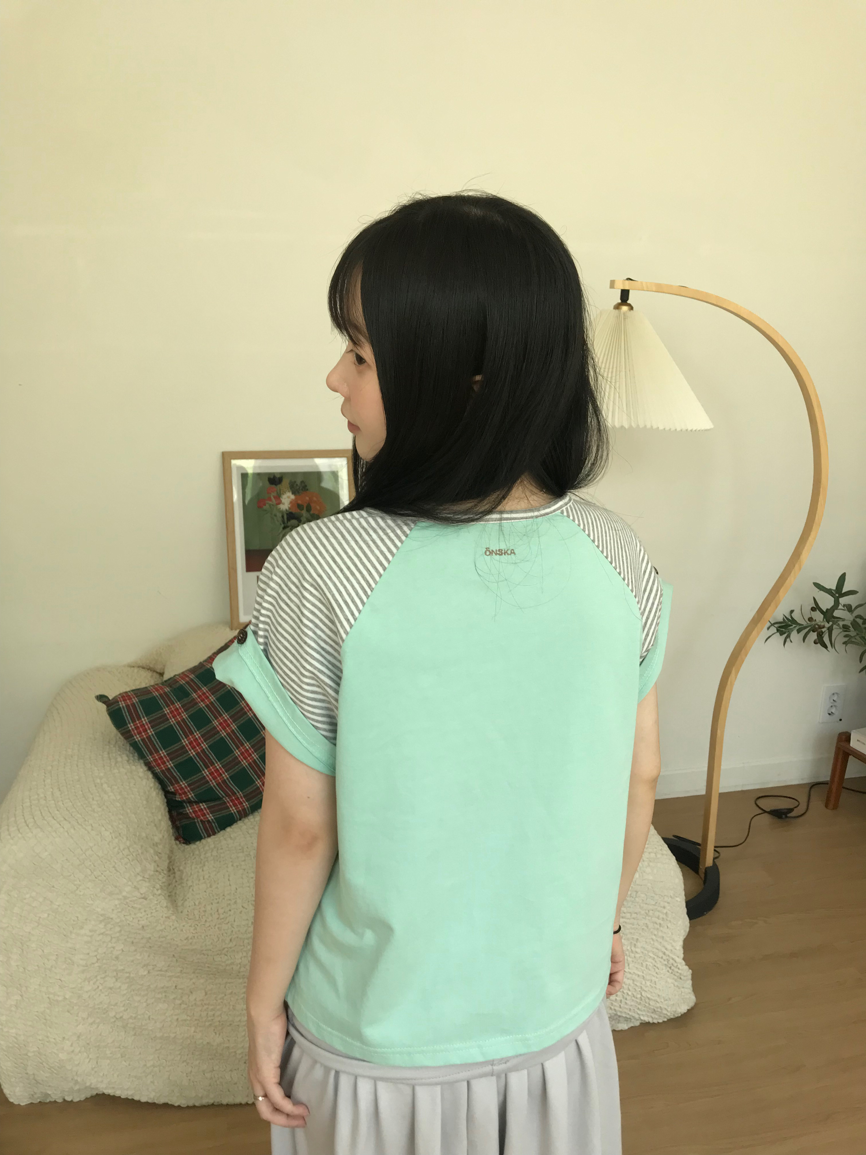[온스카X그리못] BUTTON DOUBLE SLEEVE T (MINT CHOCO)