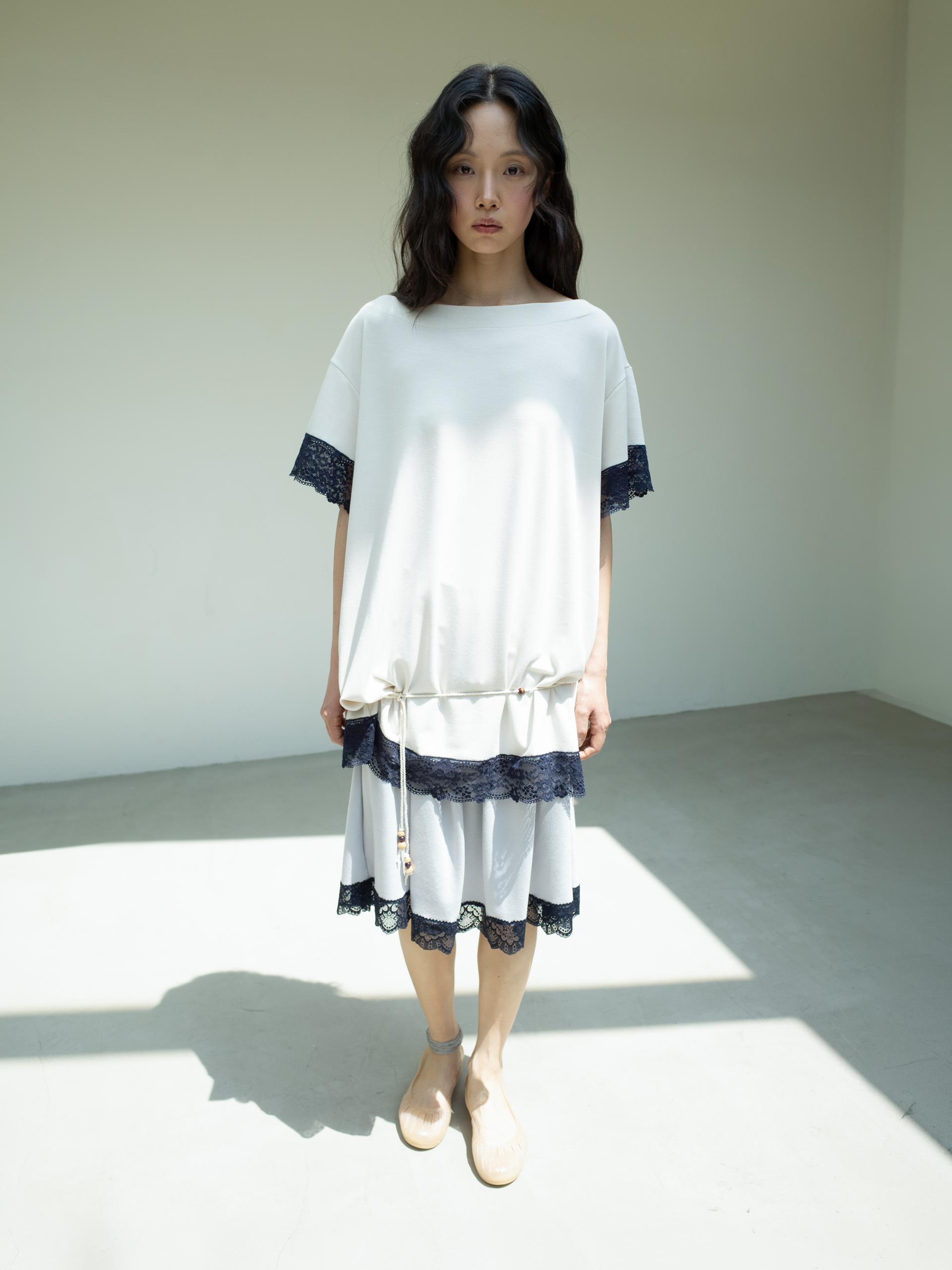LACE LOOSE T (BEIGE)