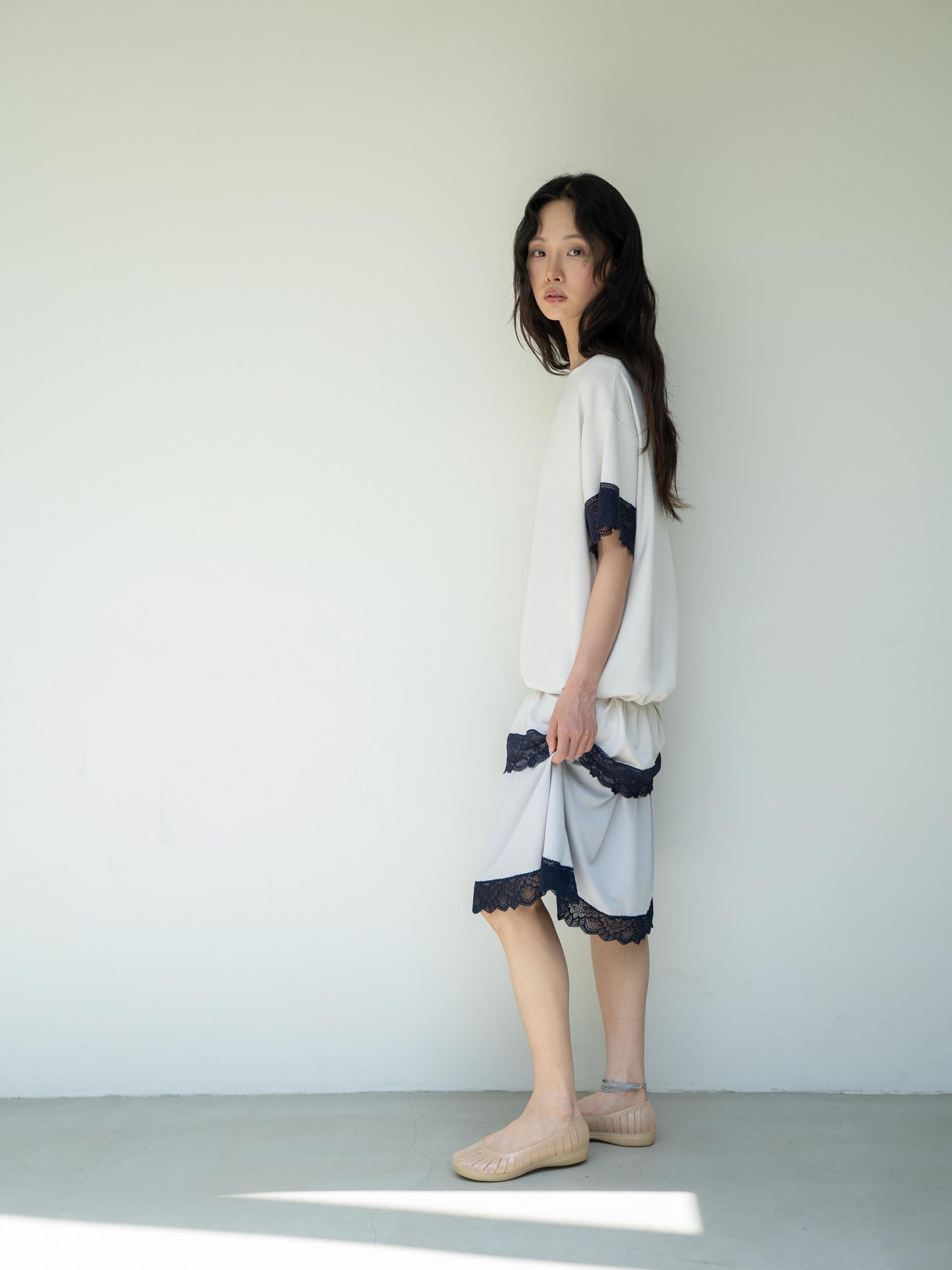 LACE LOOSE T (BEIGE)