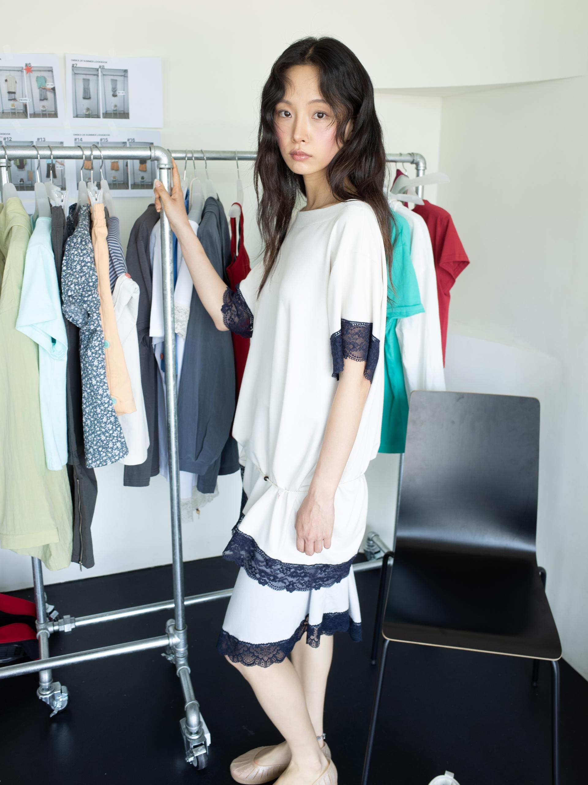 LACE LOOSE T (BEIGE)