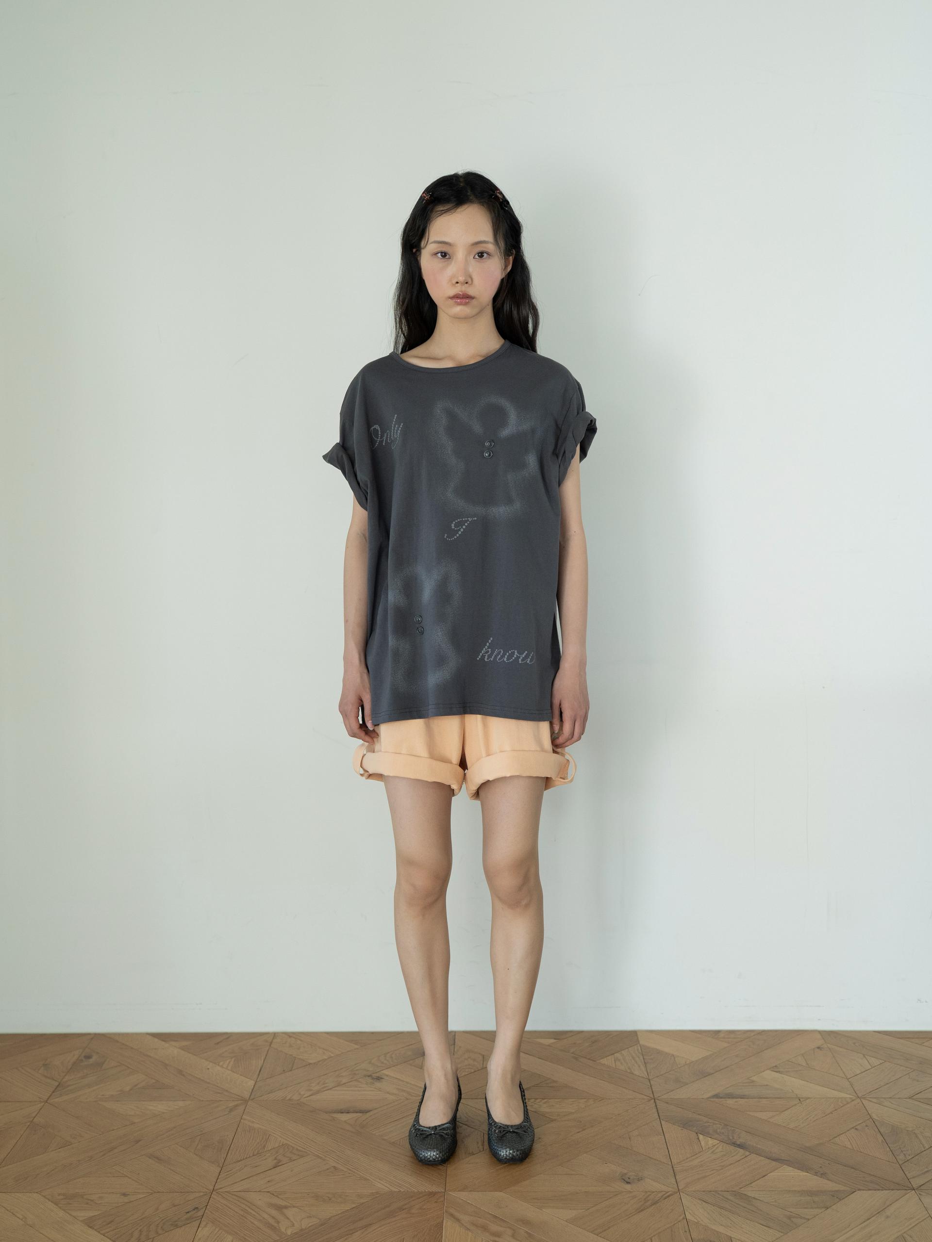 ANGEL BUTTON T (CHARCOAL)