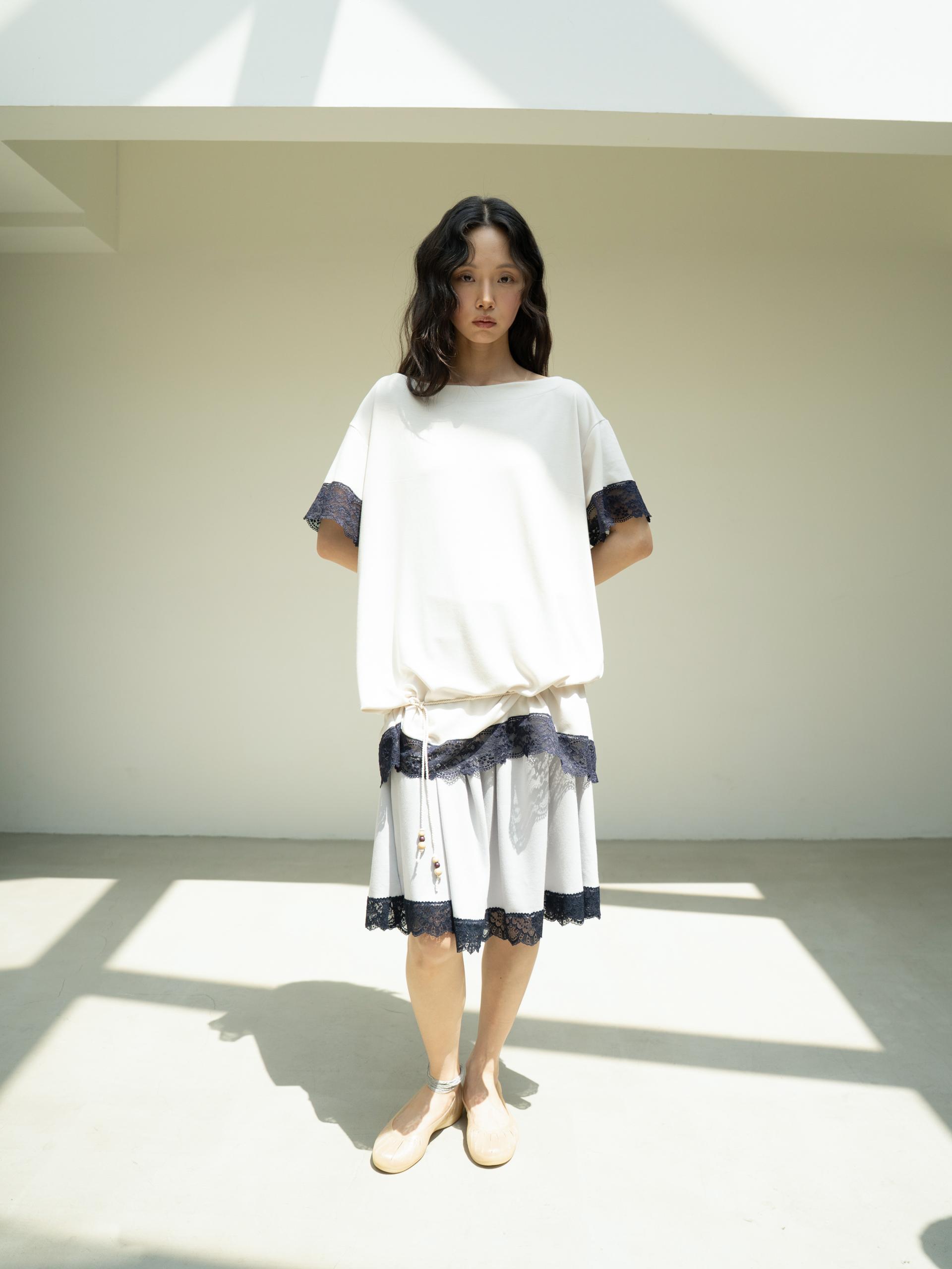 LACE LOOSE T (BEIGE)